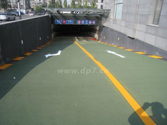 鋪砂止滑坡道地坪-歐進(jìn)建材www.wzzzy.cn